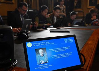 belga-que-descobriu-menor-particula-do-universo-recebe-nobel-da-fisica
