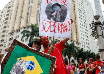 estudantes-fazem-ato-no-rio-de-janeiro-em-defesa-de-voto-em-lula