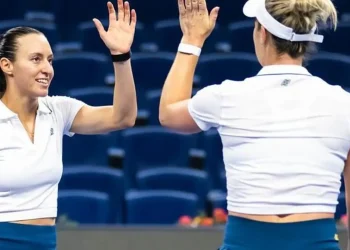 dupla-de-stefani-bate-campeas-olimpicas-e-avanca-a-semi-em-pequim