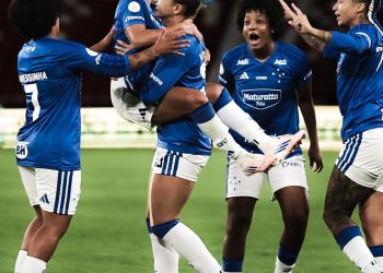 libertadores-feminina:-cruzeiro-resiste-a-altitude-e-vence-na-estreia