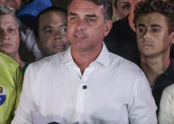em-carta-golpista,-flavio-agradece-milei-e-trump-por-apoio-para-fuga