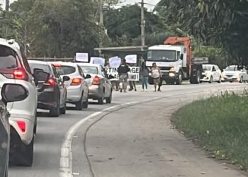 Protesto em Martins Laje interdita estrada que liga Campos a São João da Barra