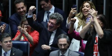Senado aprova fim da escala 6×1 e redução da jornada de trabalho
